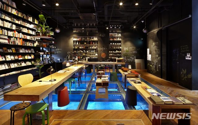 【서울=뉴시스】공예살롱 통의동 보안여관 2019 여관페어_공예편 〈호랑이의 도약〉 공예를