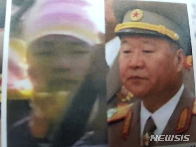 【서울=뉴시스】 극우논객 지만원씨가 온라인에 게시한 광주 시민군 출신 양기남씨(왼쪽)와 최룡해 북한 최고인민위원회의 상임위원장 얼굴 비교 게시물. 사진은 양씨가 촬영했다. (사진 = 양기남씨 제공)