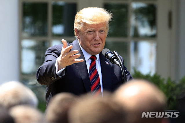 【워싱턴=AP/뉴시스】도널드 트럼프 미국 대통령이 16일(현지시간) 백악관 로즈가든에서 이민정책 개혁안에 관해 연설하고 있다. 2019.05.17.