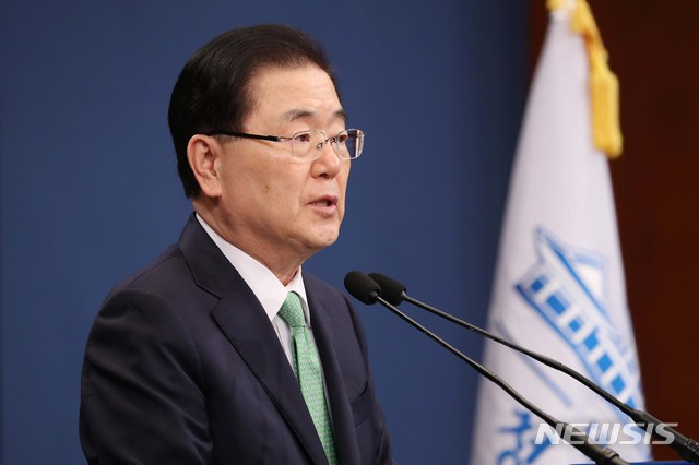 【서울=뉴시스】박진희 기자 = 정의용 국가안보실장이 17일 청와대 춘추관에서 리비아 피랍자 구출 관련 브리핑을 하고 있다. 2019.05.17.&nbsp; pak7130@newsis.com