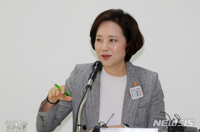【서울=뉴시스】배훈식 기자 = 유은혜 사회부총리 겸 교육부 장관이 17일 오전 서울 용산구 청소년상담복지센터에서 열린 제6차 포용국가 실현을 위한 사회관계장관회의에 참석, 모두발언 하고 있다. 2019.05.17.  dahora83@newsis.com
