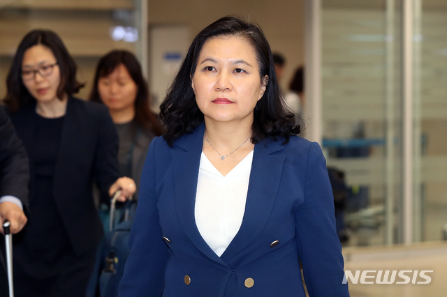【인천공항=뉴시스】김병문 기자 = 유명희 산업통상자원부 통상교섭본부장. 2019.05.17.&nbsp;&nbsp; dadazon@newsis.com