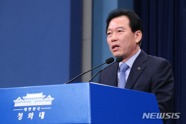 【서울=뉴시스】전신 기자 = 정태호 청와대 일자리수석이 19일 청와대 춘추관 대브리핑룸에서 최근 고용동향과 정책 방향 관련 기자간담회를 열고 모두발언하고 있다. 2019.05.19.&nbsp; photo1006@newsis.com