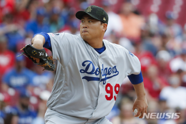 Los Angeles Dodgers starting pitcher Hyun-Jin Ryu throws in the first inning of a baseball game against the Cincinnati Reds, Sunday, May 19, 2019, in Cincinnati. (AP Photo/John Minchillo)