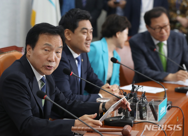 【서울=뉴시스】고승민 기자 = 20일 서울 여의도 국회에서 열린 바른미래당 제98차 최고위원회의에서 손학규 대표가 모두발언하고 있다. 2019.05.17. kkssmm99@newsis.com