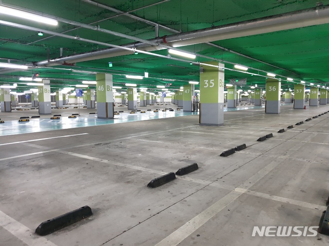 【인천=뉴시스】 김민수 기자 = 텅 빈 홈플러스 송도점 지하주차장. 2019.05.21. kms0207@newsis.com