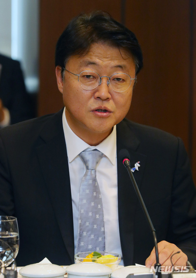 【서울=뉴시스】배훈식 기자 = 신남방정책특별위원회에 참석한 주형철 위원장의 모습. 2019.05.21. dahora83@newsis.com