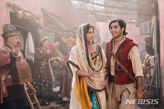 [리뷰]현실을 능가하는 현실감, 눈·귀 호강···영화 '알라딘'