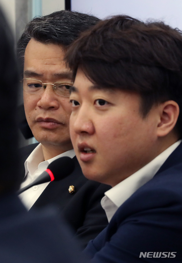 【서울=뉴시스】고승민 기자 = 22일 서울 여의도 국회에서 열린 바른미래당 임시최고위원회의에서 이준석 최고위원이 발언하고 있다. 2019.05.22.kkssmm99@newsis.com