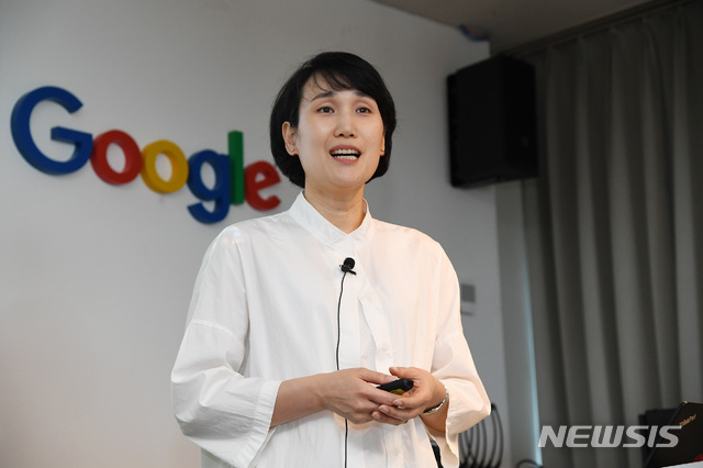 【서울=뉴시스】구글 클라우드 코리아가 23일 역삼동 구글코리아 사무실에서 구글 클라우드 넥스트 ‘19 미디어 브리핑을 진행했다. 이지영 구글 클라우드 코리아 총괄이 넥스트 ‘19의 주요 키워드인 인프라(Infrastructure), 개방성(Openness), 혁신(Innovation)에 대해 설명하고 있다. (사진/구글코리아 제공) photo@newsis.com