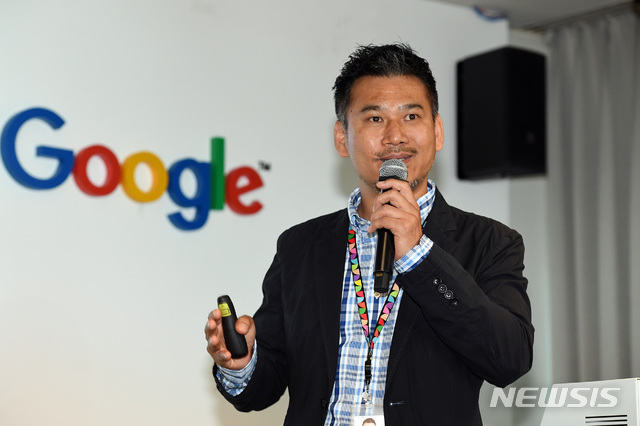 【서울=뉴시스】구글 클라우드 코리아가 23일 역삼동 구글코리아 사무실에서 구글 클라우드 넥스트 ‘19 미디어 브리핑을 진행했다. 양승도 구글 클라우드 코리아 커스터머 엔지니어링 총괄이 구글 클라우드의 개방형 플랫폼 안토스(Anthos)에 대해 설명하고 있다. (사진/구글코리아 제공) photo@newsis.com