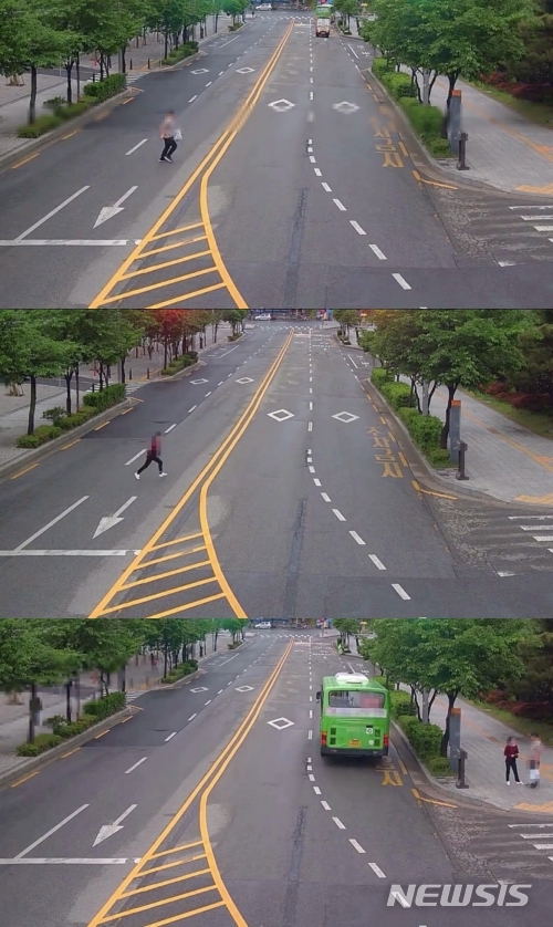 【서울=뉴시스】A순경이 지난 19일 오전 출근길에 마주친 음란행위자를 추격하고 있다. A순경은 도망가는 남성을 따라 가면서 변동되는 위치를 출동 경찰관과 공유하고, "왜 따라오느냐"는 남성에게 "이상한 짓 하는 거 봤다"고 따져 물으며 시간을 끄는 등 기지를 발휘했다. 2019.05.24 (사진=서울 금천경찰서 제공)