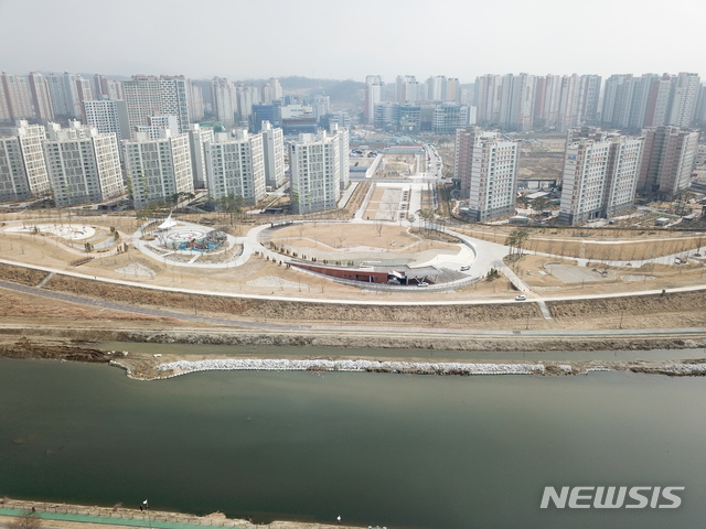 【서울=뉴시스】경기도 남양주 다산신도시 수변공원(제공=다산신도시총연합회)
