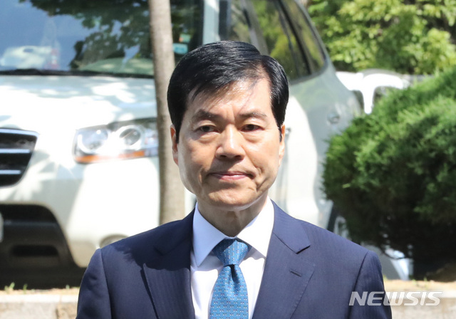 【서울=뉴시스】 전진환 기자 = '분식회계·증거인멸 의혹' 혐의를 받는 김태한 삼성바이오로직스 대표가 24일 오전 영장실질심사를 받기 위해 서울 서초구 서울중앙지방법원으로 들어오고 있다. 2019.05.24.&nbsp; amin2@newsis.com