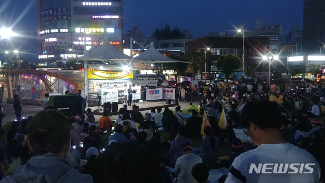 【인천=뉴시스】 김민수 기자 = 25일 인천 서구 완정역 인근에서 검단신도시입주자총연합회가 '3기 신도시 반대 집회'를 가진 가운데 주민들이 집회에 참석하고 있다. 2019.05.26. (사진=검신총연 제공) kms0207@newsis.com