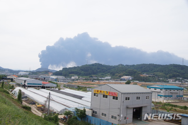【김해=뉴시스】김해 진영에 공장 화재