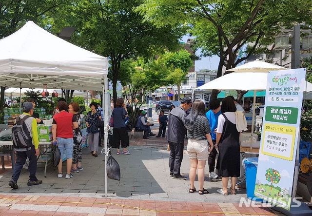 【서울=뉴시스】 서대문구청에서 광양 매실 직거래장터 열린다. 2019.05.27. (사진=서대문구 제공)