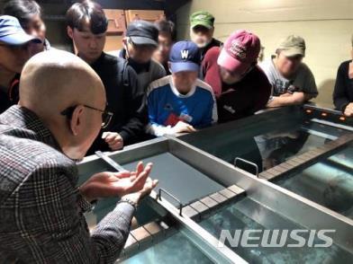 【서울=뉴시스】 노숙인 수전사 설비 교육. 2019.05.28. (사진=서울시립다시서기종합지원센터 제공)