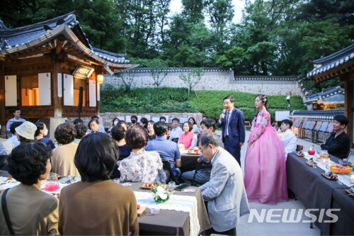 【서울=뉴시스】서울 도봉구 2차 간송야행에 참석한 이동진 구청장 모습. 2019.05.28. (사진=도봉구 제공)