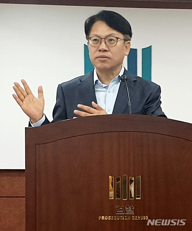 【전주=뉴시스】윤난슬 기자 = 28일 오전 전북 전주시 덕진동에 위치한 전주지방검찰청 중회의실에서 '완산학원 비리' 사건에 대한 브리핑이 열리고 있다.2019.05.28. yns4656@newsis.com