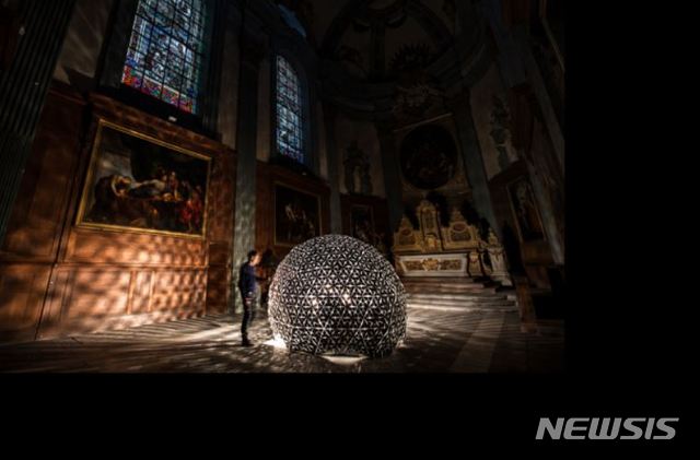 【서울=뉴시스】주제관_갤러리1 대표작,‘LOTUS(로터스)’, Daan Roosegaarde (단 루스가르데)