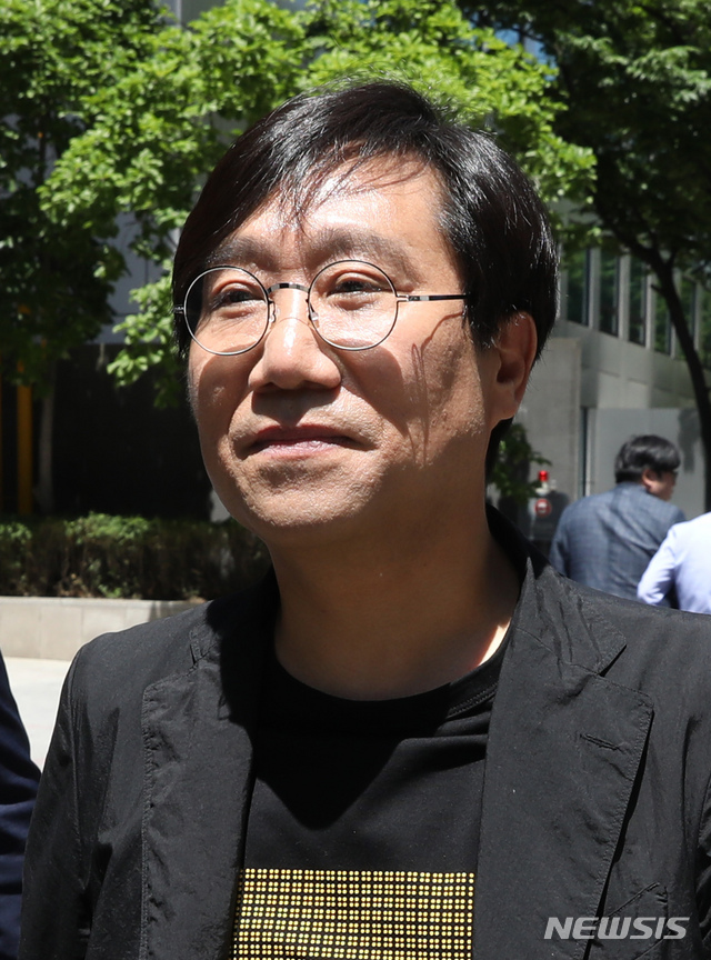 【서울=뉴시스】고승민 기자 = 양정철 민주연구원장이 28일 서울 여의도 민주연구원에서 점심식사를 위해 이동하고 있다. 2019.05.28.kkssmm99@newsis.com