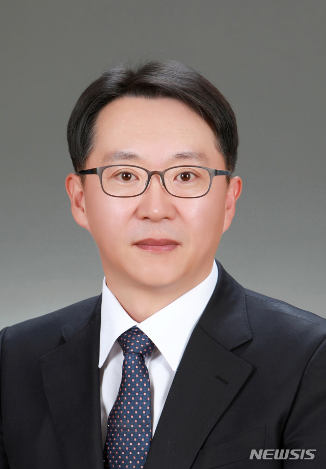 【서울=뉴시스】박진희 기자 = 김현준 신임 국세청장. 2019.05.28. (사진=청와대 제공) photo@newsis.com