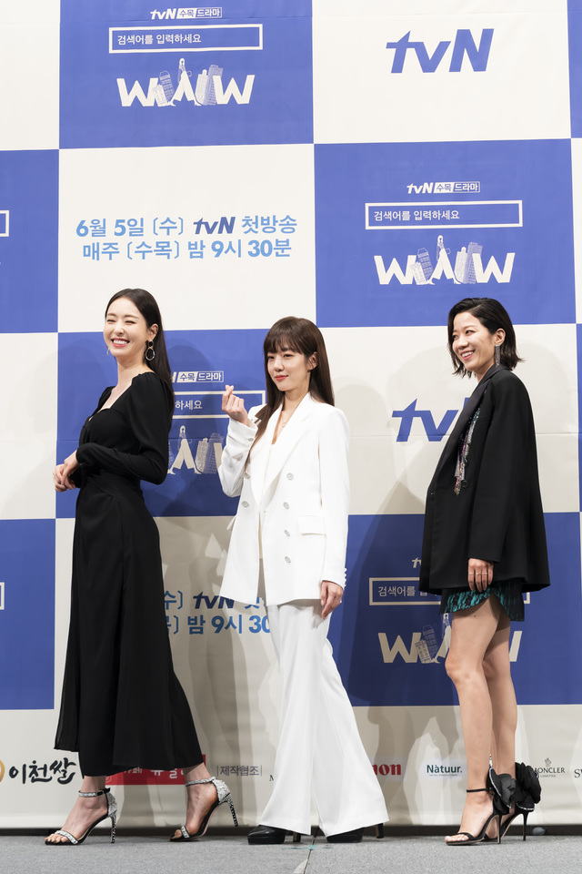 왼쪽부터 이다희, 임수정, 전혜진