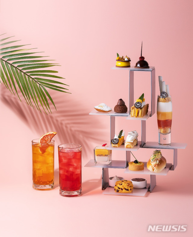 【서울=뉴시스】쉐라톤 서울 디큐브시티 '로비 라운지·바'의 '애프터눈 티 세트'
