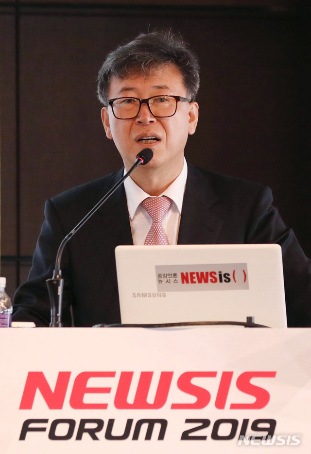 【서울=뉴시스】김진아 기자 = 29일 오전 서울 중구 플라자호텔에서 열린 제4회 뉴시스 금융 포럼 ‘금융감독 변화와 소비자 보호’에서 김형기 뉴시스 대표이사가 인사말을 하고 있다. 2019.05.29.&nbsp; bluesoda@newsis.com