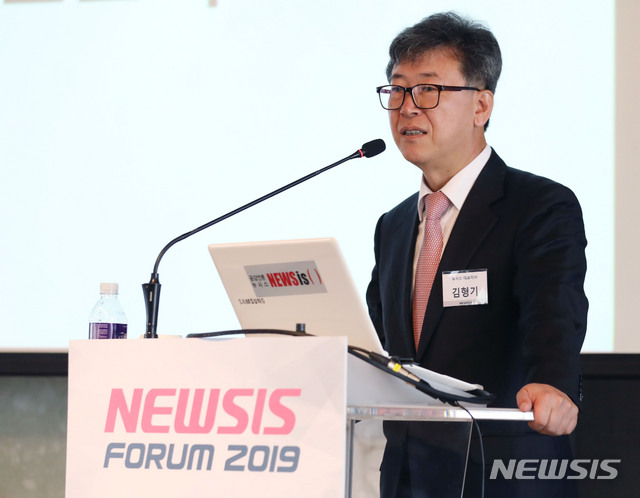 【서울=뉴시스】김진아 기자 = 29일 오전 서울 중구 플라자호텔에서 열린 제4회 뉴시스 금융 포럼 ‘금융감독 변화와 소비자 보호’에서 김형기 뉴시스 대표이사가 인사말을 하고 있다. 2019.05.29.&nbsp;&nbsp; bluesoda@newsis.com