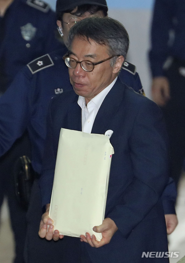 【서울=뉴시스】최진석 기자 = 임종헌 전 법원행정처 차장이 지난 5월29일 오전 서울 서초구 서울중앙지법에서 열린 '사법농단' 관련 24차 공판에 출석하고 있다. 2019.05.29. myjs@newsis.com