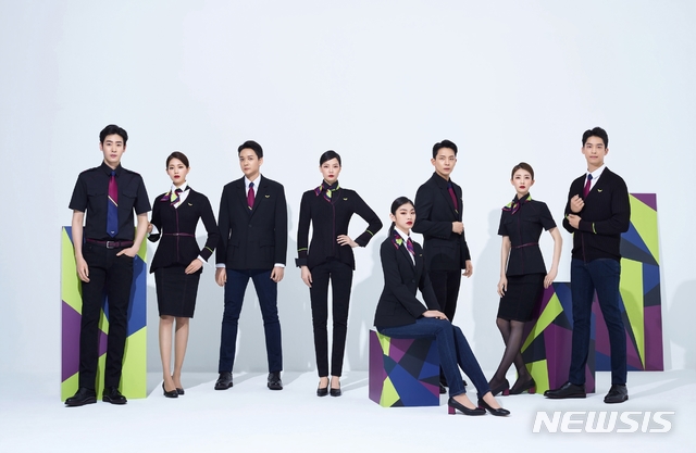 진에어, 직원 의견 반영한 새로운 승무원 유니폼 공개