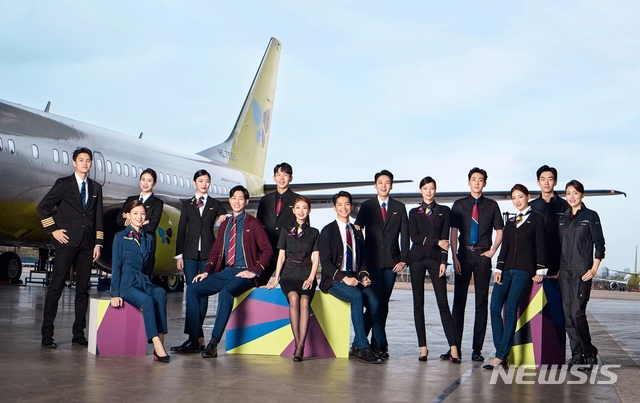 진에어, 직원 의견 반영한 새로운 승무원 유니폼 공개