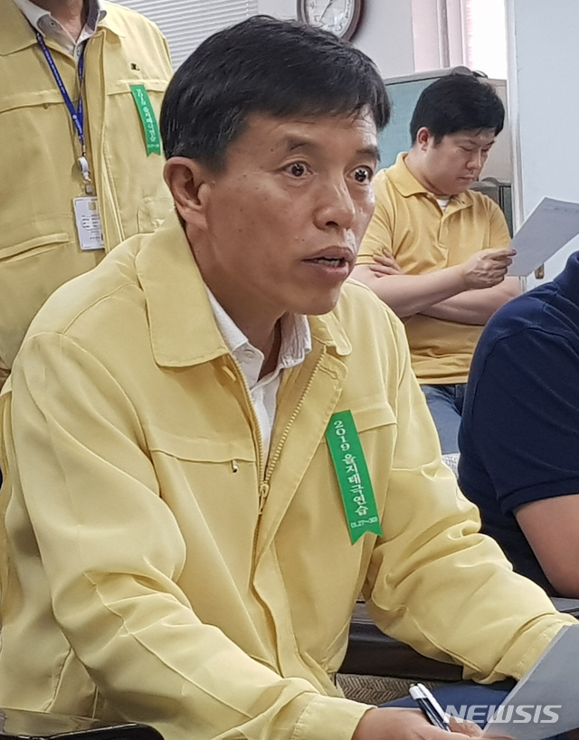 【대전=뉴시스】조명휘 기자 = 이강혁 대전시 시민안전실장이 30일 오후 시청 기자실에서 헝가리 부다페스트 다뉴브강에서 발생한 한국인 탑승 유람선 침몰사고와 관련한 대책을 설명하고 있다. 2019.05.30&nbsp; joemedia@newsis.com 