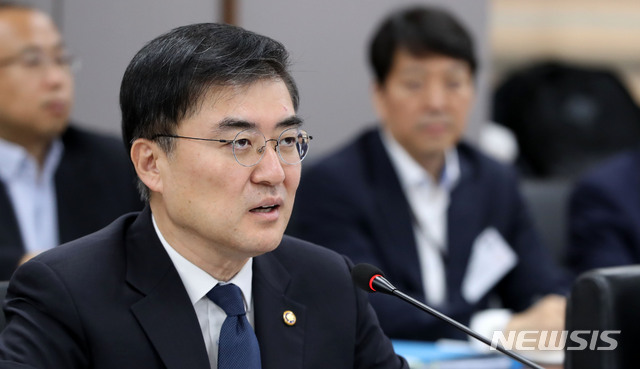 【서울=뉴시스】박주성 기자 = 손병두 금융위원회 부위원장이 30일 오후 서울 세종로 정부서울청사 금융위원회 대회의실에서 열린 가계부채 관리 점검회의에서 모두발언을 하고 있다. 2019.05.30. park7691@newsis.com