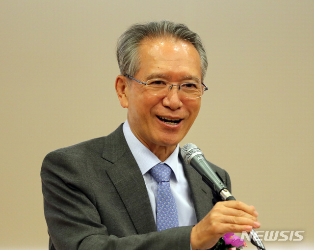 【서울=뉴시스】 전진환 기자 = 2019 제3회 세계한민족회의 내외동포정보센터 발기 7주년 기념 학술대회가 열린 30일 오후 서울 여의도 국회도서관 강당에서 김형오 백범김구선생기념사업협회장이 축사를 하고 있다. 2019.05.30.&nbsp; amin2@newsis.com