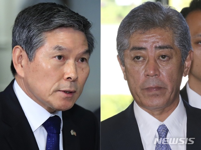 【서울=뉴시스】정경두 국방부 장관(왼쪽)과 이와야 다케시 일본 방위상(오른쪽). (사진=뉴시스DB) 