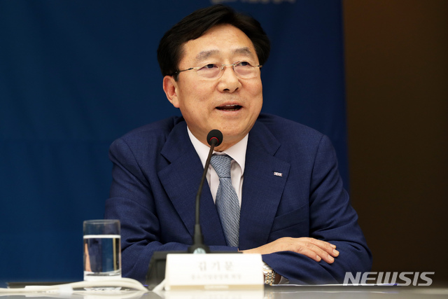 【서울=뉴시스】 이윤청 기자 = 김기문 중소기업중앙회 회장이 31일 서울 중구 대한상공회의소 챔버라운지에서 열린 '상생과 공존을 위한 공정경제 업무협약식'에서 인사말을 하고 있다. 2019.05.31.&nbsp;&nbsp; radiohead@newsis.com