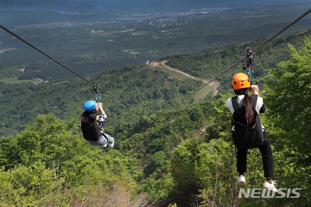 【서울=뉴시스】롯데아라이리조트 '짚 투어'
