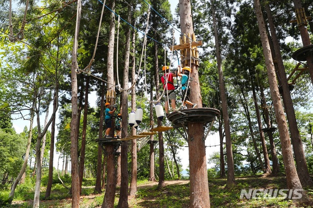 【서울=뉴시스】롯데아라이리조트 '트리 어드벤처'