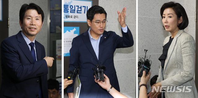 【서울=뉴시스】고승민 기자 = 여야 교섭단체 3당 원내대표가 임시국회 개회 등 국회 정상화 합의시도를 했으나 끝내 무산된 2일 서울 여의도 국회 의원회관에서 비공개 회동을 마친 더불어민주당 이인영(왼쪽부터), 바른미래당 오신환, 자유한국당 나경원 원내대표가 각각 이인영 의원실을 나서며 취재진 질문에 답하고 있다. 2019.06.02. kkssmm99@newsis.com