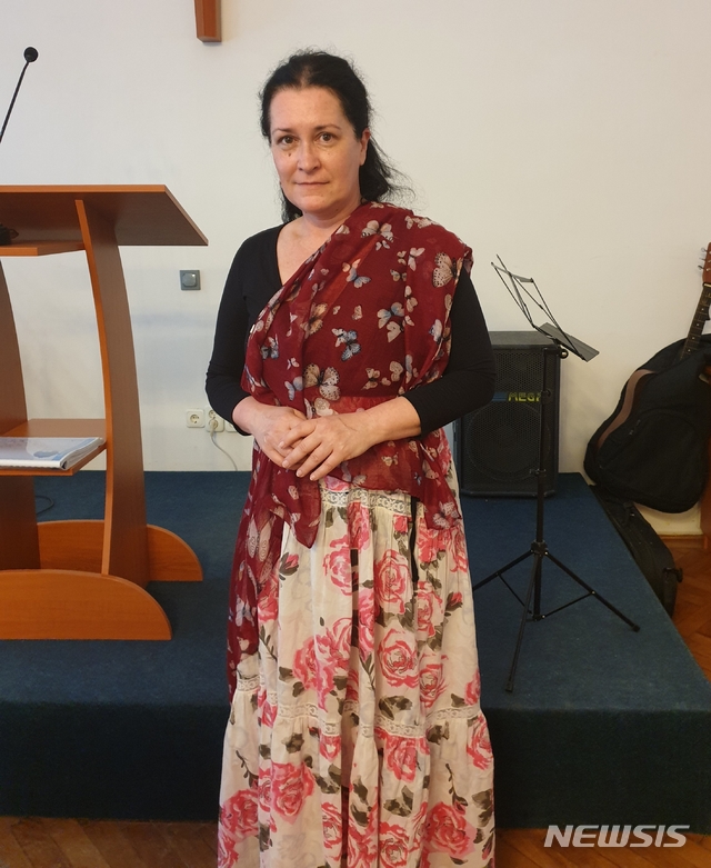 유람선 침몰사고 추모제서 흰색 한복으로 화제가 된 토트 모니커씨.