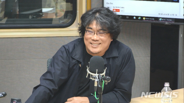 봉준호 감독 "사랑이야기와 사극도 찍어보고 싶다"