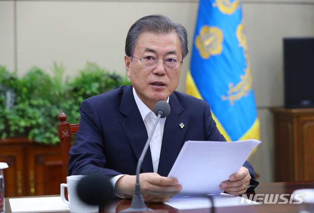 【서울=뉴시스】전신 기자 = 문재인 대통령이 3일 청와대 여민관에서 열린 수석·보좌관회의에서 모두발언하고 있다. 2019.06.03. photo1006@newsis.com