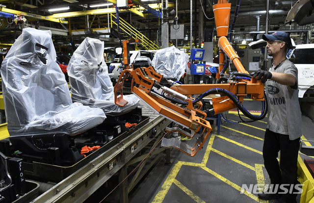 [루이빌=AP/뉴시스] 미국 켄터키주 루이빌에 있는 포드자동차 트럭공장. 자료사진. 2025.09.17