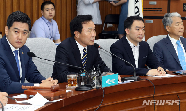 【서울=뉴시스】이종철 기자 = 4일 서울 여의도 국회에서 열린 바른미래당 의원총회에서 손학규 대표가 모두발언을 하고 있다. 2019.06.04.&nbsp; jc4321@newsis.com