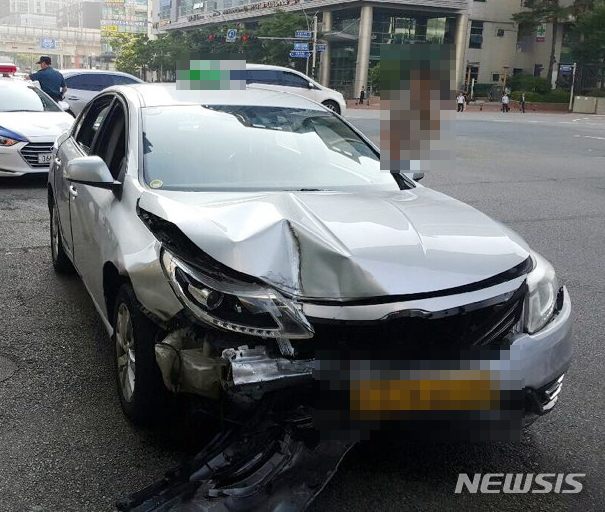 【서울=뉴시스】충돌사고 난 택시 모습. (사진=뉴시스 DB)