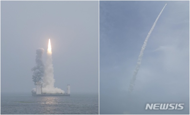 【서울=뉴시스】 중국 국가항천국은 5일 낮 12시 6분 황하이(동경 121.19도, 북위 34.9도)에서 창정(長征) 11호 운반로켓을 성공적으로 발사했다고 발표했다. 중국중앙(CC) TV 방송을 캡쳐한 사진으로, 로켓이 발사되는 모습을 담고 있다. <사진출처: 중 CCTV> 2019.06.05 