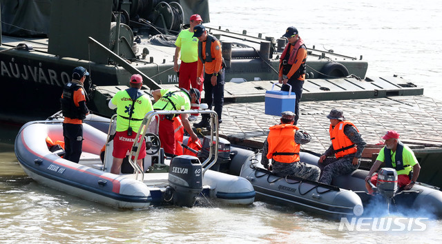 【부다페스트(헝가리)=뉴시스】추상철 기자 =유람선 침몰 사고 발생 8일째인 5일 오전(현지시각) 헝가리 부다페스트 다뉴브강 사고현장 인근에 마련된 현장CP에서 대한민국 정부 합동 신속대응팀이 수색준비 작업을 하고 있다. 2019.06.05.&nbsp;&nbsp; scchoo@newsis.com